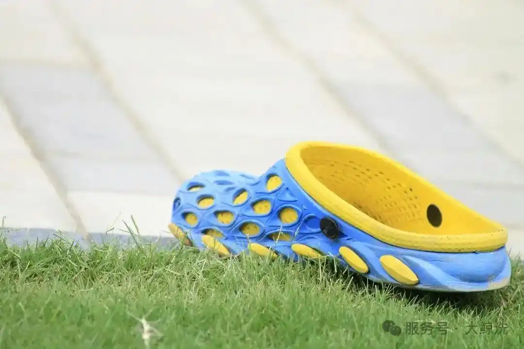 大鲸洗 -炎热夏天，千万别把洞洞鞋留在车里！
